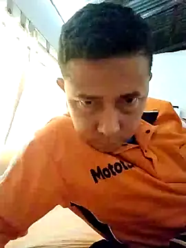 Lachuchaenlacara1988 online show from 02-08-25, 04:04