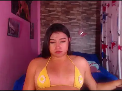 Snapshot of katrinawillff chatting on 01-08-25, 11:43 katrinawillff online show from 01-08-25, 11:43