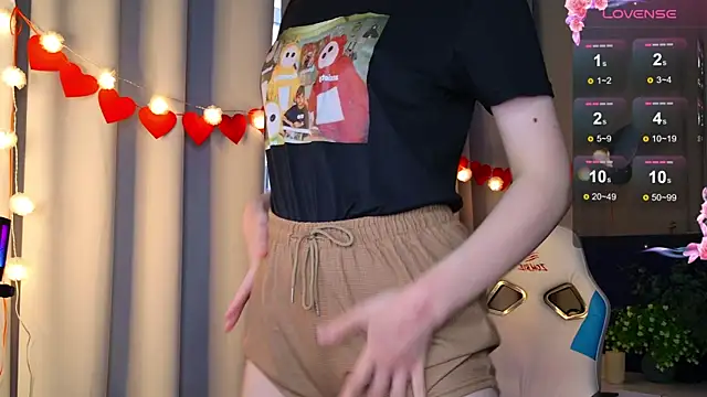 Snapshot of Ramona___ chatting on 02-05-25, 09:36 Ramona online show from 02-05-25, 09:36