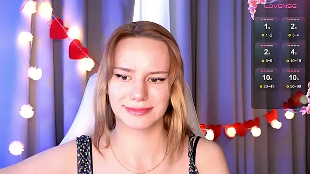 Snapshot of Ramona___ chatting on 02-18-25, 09:43 Ramona online show from 02-18-25, 09:43