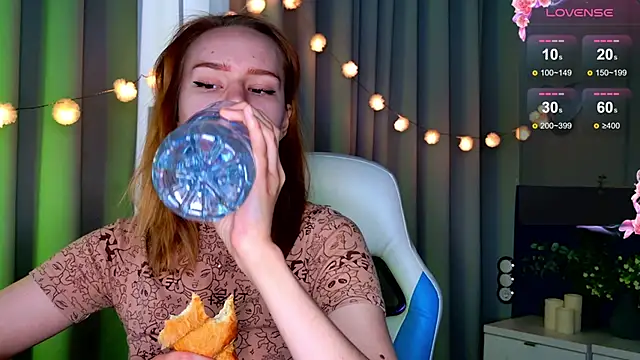 Snapshot of Ramona___ chatting on 03-13-25, 06:05 Ramona online show from 03-13-25, 06:05