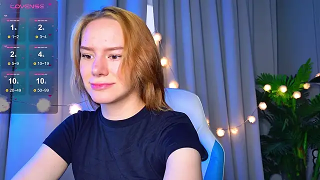 Snapshot of Ramona___ chatting on 10-11-25, 06:01 Ramona online show from 10-11-25, 06:01