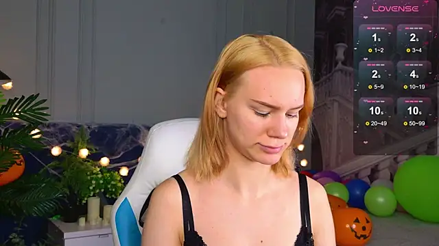 Snapshot of Ramona___ chatting on 10-24-25, 06:10 Ramona online show from 10-24-25, 06:10