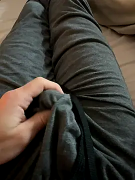 Snapshot of j1991j chatting on 09-12-25, 09:37 j1991j online show from 09-12-25, 09:37