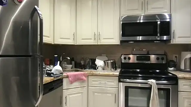 BigGuyMuscle online show from 12-15-25, 01:32