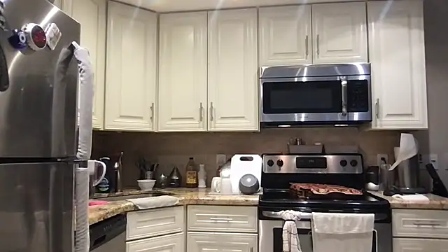 BigGuyMuscle online show from 02-17-26, 06:58