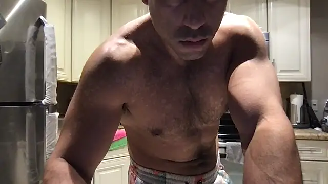 Snapshot of BigGuyMuscle chatting on 06-16-26, 04:48 BigGuyMuscle online show from 06-16-26, 04:48