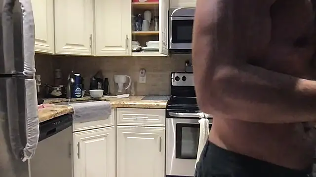 Snapshot of BigGuyMuscle chatting on 06-18-26, 11:20 BigGuyMuscle online show from 06-18-26, 11:20