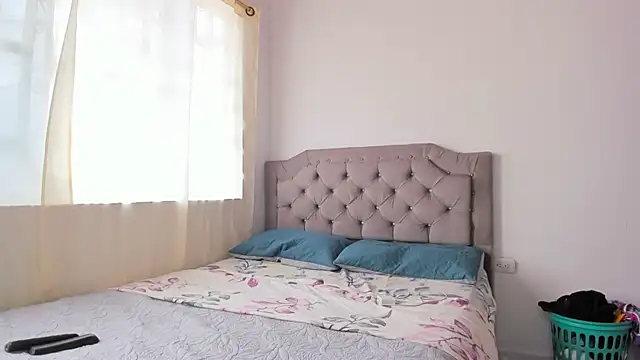 Snapshot of andrea_hills chatting on 02-02-25, 04:54 andrea hills online show from 02-02-25, 04:54