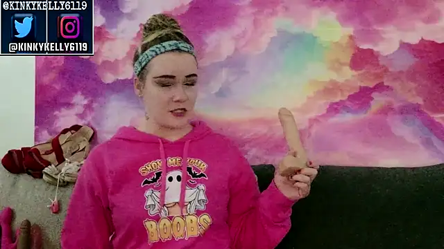 Snapshot of Kellylynn69 chatting on 10-14-25, 11:05 Kellylynn69 online show from 10-14-25, 11:05