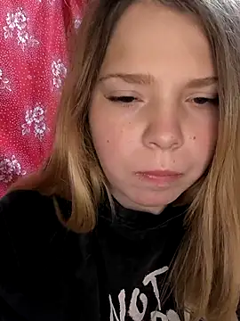 Zuli Kiska online show from 10-22-25, 08:08