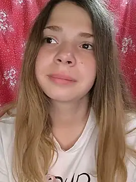 Snapshot of Zuli_Kiska chatting on 06-18-26, 05:41 Zuli Kiska online show from 06-18-26, 05:41
