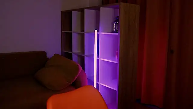 ItsAlisia online show from 12-18-25, 01:39