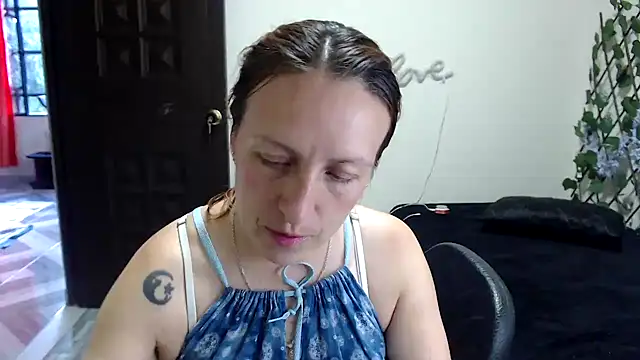 Snapshot of kittykalor09 chatting on 06-21-26, 09:39 kittykalor09 online show from 06-21-26, 09:39