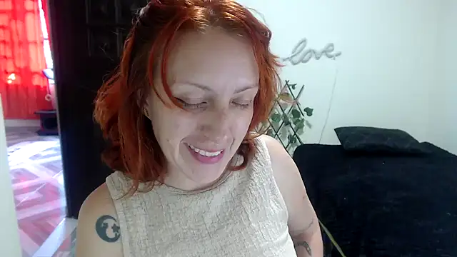 Snapshot of kittykalor09 chatting on 07-10-26, 09:28 kittykalor09 online show from 07-10-26, 09:28