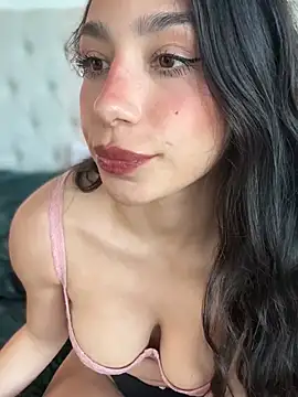 LoveLillyy online show from 02-05-25, 06:59