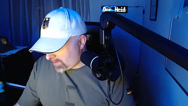 Snapshot of DerPornoPete chatting on 12-08-24, 03:32 DerPornoPete online show from 12-08-24, 03:32