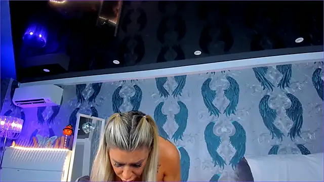 anneswhite online show from 11-18-25, 04:39