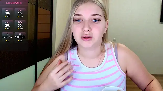 Snapshot of Adr1ana_ chatting on 11-28-25, 04:37 Adr1ana online show from 11-28-25, 04:37