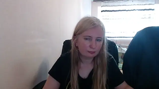 PeterAndJen online show from 05-18-26, 04:24