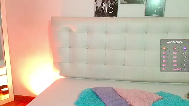 Snapshot of hornystepmommy chatting on 12-20-24, 07:50 hornystepmommy online show from 12-20-24, 07:50