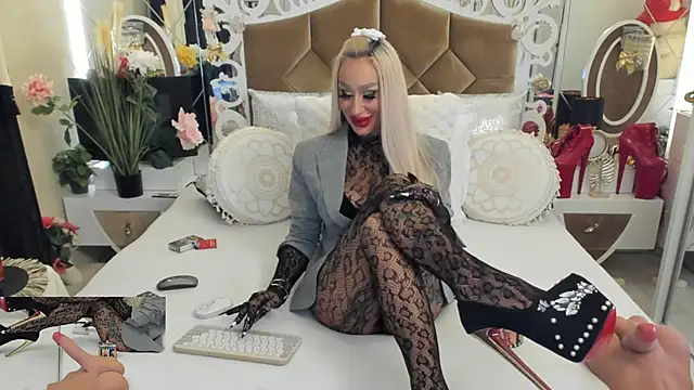 Snapshot of hotgirlsmoking_69xxx chatting on 09-14-25, 03:00 hotgirlsmoking 69xxx online show from 09-14-25, 03:00