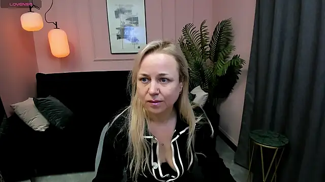 Snapshot of GabrielGold chatting on 05-07-26, 08:25 GabrielGold online show from 05-07-26, 08:25
