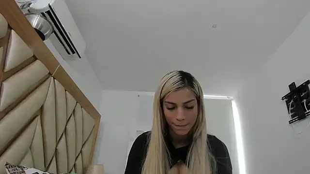 Snapshot of briana_wonder69xxx chatting on 05-27-26, 02:36 briana wonder69xxx online show from 05-27-26, 02:36