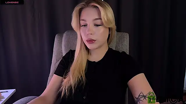 Snapshot of ariashaa chatting on 06-06-26, 02:22 ariashaa online show from 06-06-26, 02:22