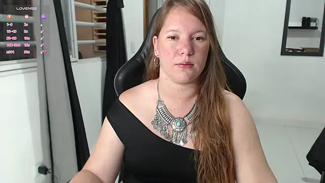 Snapshot of tamy_shine87 chatting on 12-14-25, 04:18 tamy shine87 online show from 12-14-25, 04:18