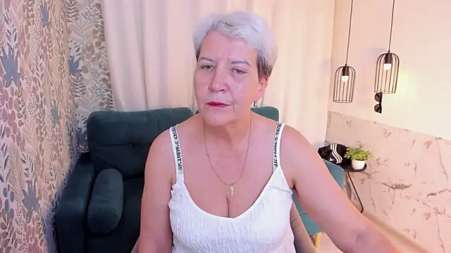 Snapshot of KathySunn chatting on 05-18-26, 01:17 KathySunn online show from 05-18-26, 01:17