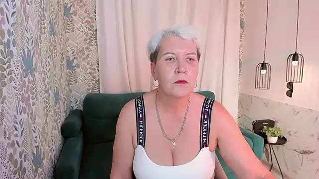 Snapshot of KathySunn chatting on 06-15-26, 02:41 KathySunn online show from 06-15-26, 02:41