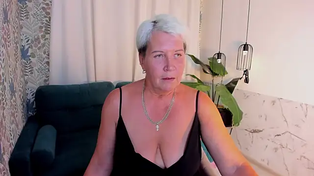 Snapshot of KathySunn chatting on 07-30-26, 01:54 KathySunn online show from 07-30-26, 01:54