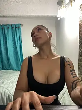 Angela isabella online show from 01-06-25, 10:05