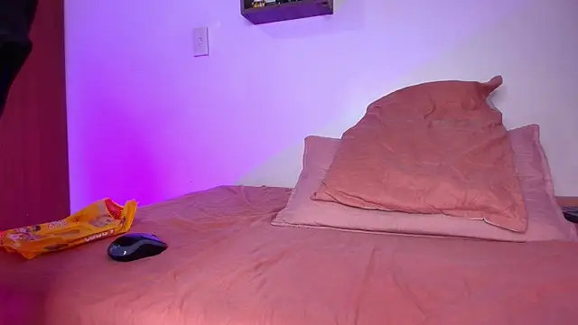 lorrayne  online show from 03-18-25, 06:04