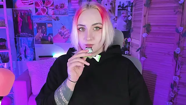 AsheLucker online show from 02-13-25, 08:34