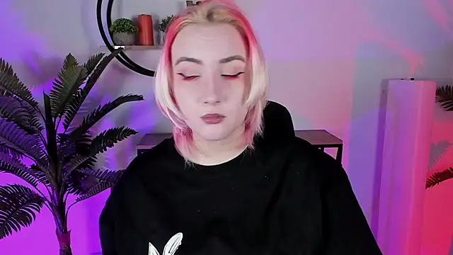 AsheLucker online show from 02-16-25, 05:15