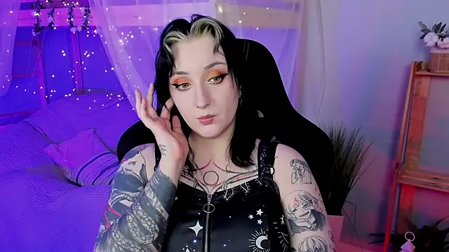 AsheLucker online show from 10-17-25, 11:07