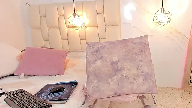 Snapshot of IsiisLovei chatting on 01-14-25, 02:32 IsiisLovei online show from 01-14-25, 02:32