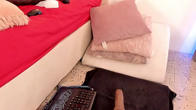 Snapshot of IsiisLovei chatting on 01-29-25, 02:32 IsiisLovei online show from 01-29-25, 02:32