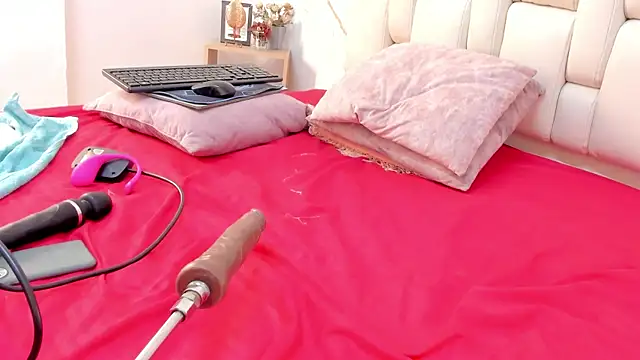 Snapshot of IsiisLovei chatting on 02-11-25, 02:13 IsiisLovei online show from 02-11-25, 02:13