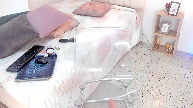 Snapshot of IsiisLovei chatting on 03-21-25, 02:29 IsiisLovei online show from 03-21-25, 02:29