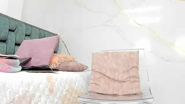 Snapshot of IsiisLovei chatting on 09-20-25, 02:29 IsiisLovei online show from 09-20-25, 02:29