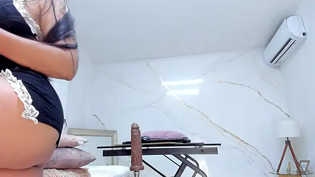 Snapshot of IsiisLovei chatting on 10-11-25, 02:26 IsiisLovei online show from 10-11-25, 02:26