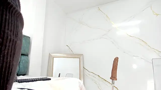 Snapshot of IsiisLovei chatting on 10-15-25, 02:39 IsiisLovei online show from 10-15-25, 02:39