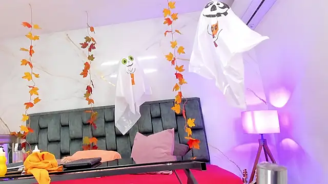 Snapshot of IsiisLovei chatting on 10-30-25, 02:51 IsiisLovei online show from 10-30-25, 02:51