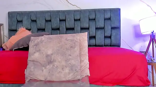 Snapshot of IsiisLovei chatting on 11-19-25, 04:07 IsiisLovei online show from 11-19-25, 04:07