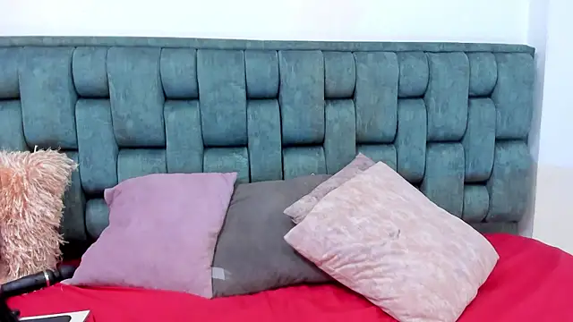 Snapshot of IsiisLovei chatting on 11-27-25, 02:41 IsiisLovei online show from 11-27-25, 02:41