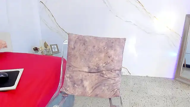 Snapshot of IsiisLovei chatting on 11-29-25, 02:31 IsiisLovei online show from 11-29-25, 02:31