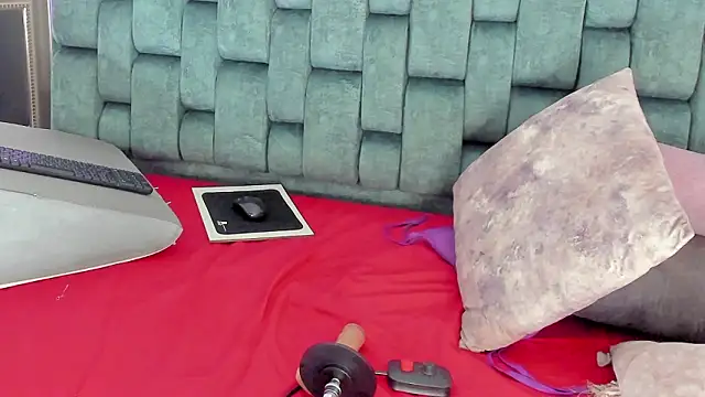 IsiisLovei online show from 02-11-26, 02:44